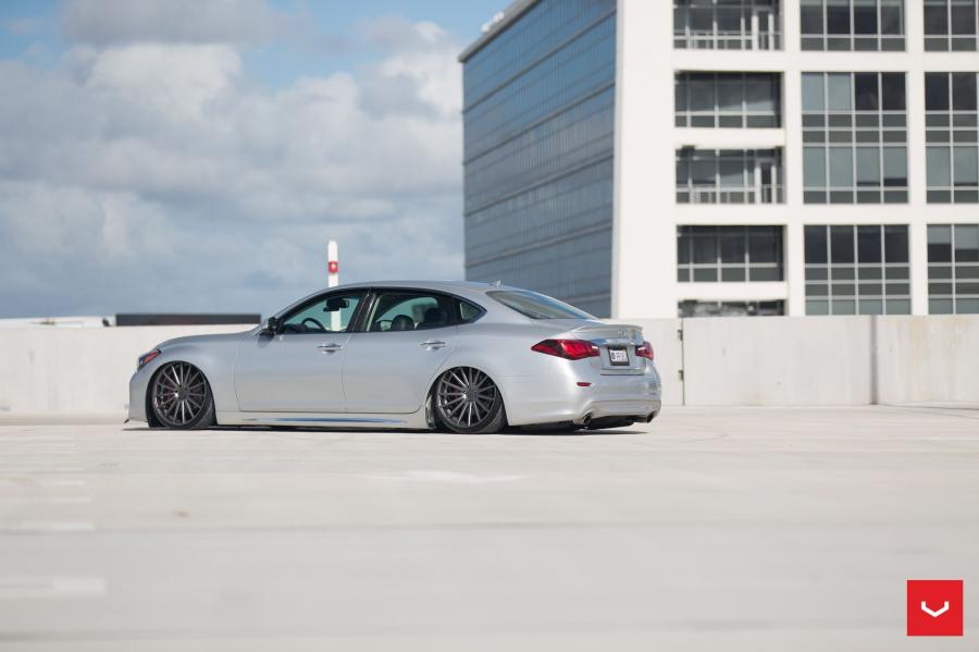 Infiniti Q70 on Vossen Wheels (VFS2) 2017 года  (фото 28 из 43)